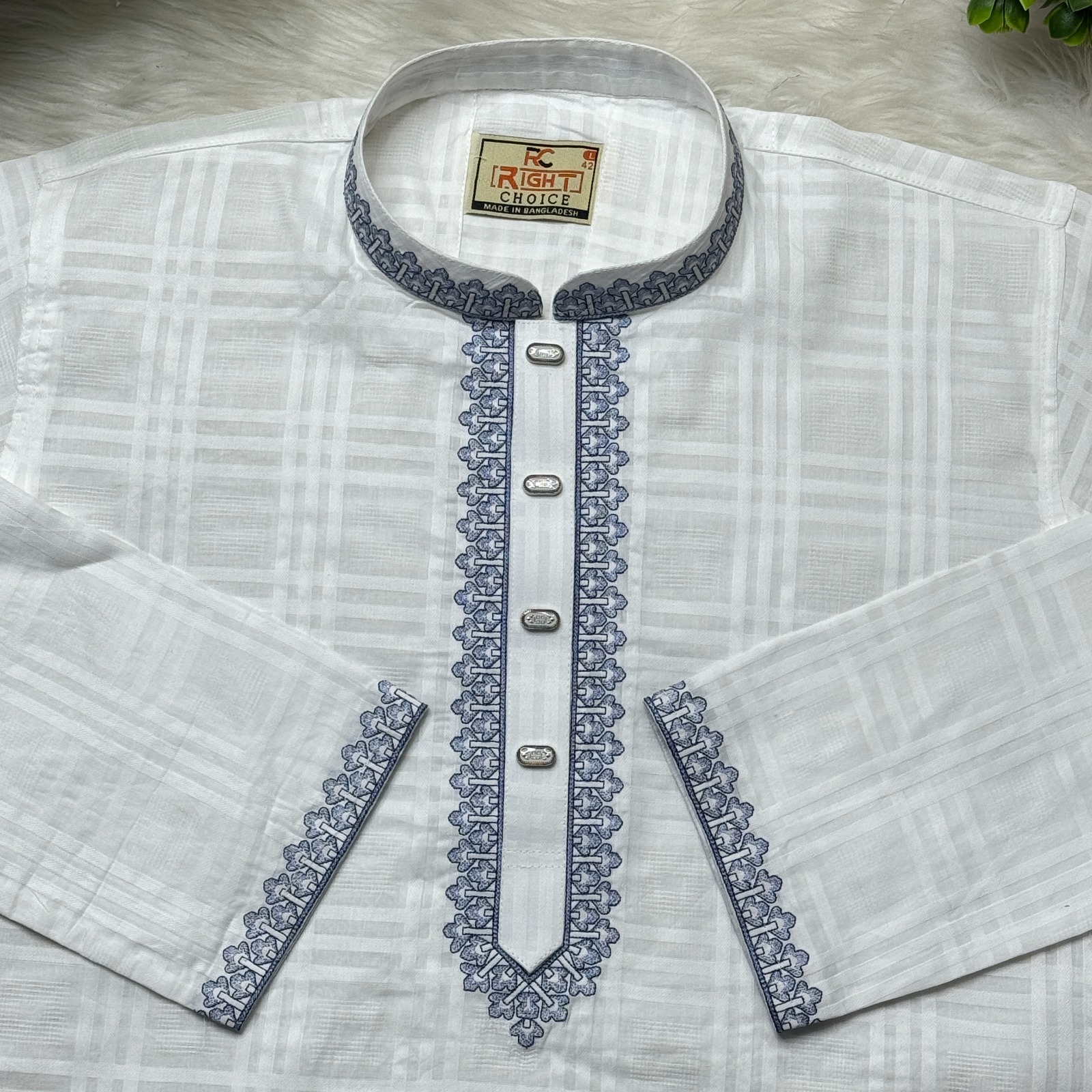 স্টাইলিশ এমব্রয়ডারি পাঞ্জাবি – আধুনিক ডিজাইন ও আরামদায়ক ফিট