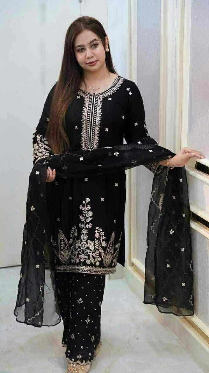 প্রিমিয়াম কটন থ্রি পিস – আরামদায়ক ও স্টাইলিশ কালেকশন - Image 2