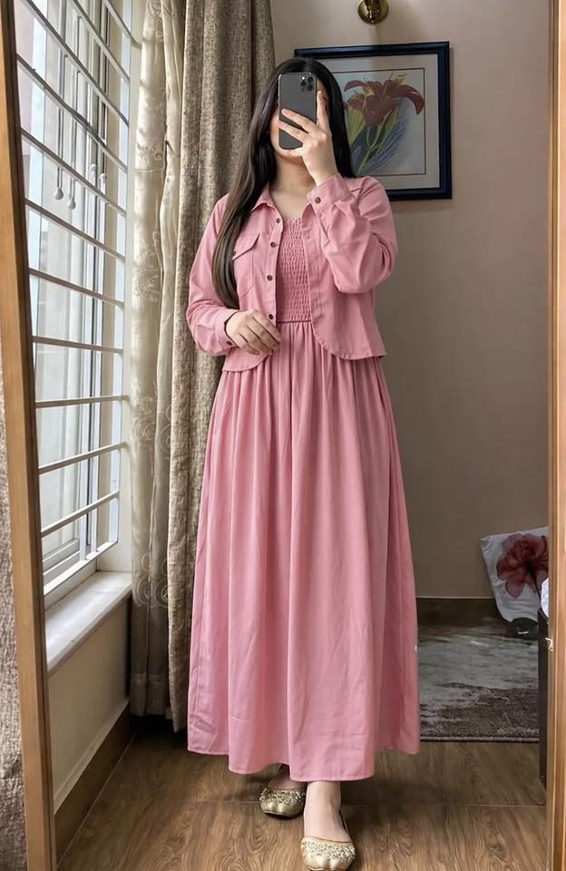 Exquisite Smoking Gown | প্রিমিয়াম আকর্ষণীয় গাউন - Image 4