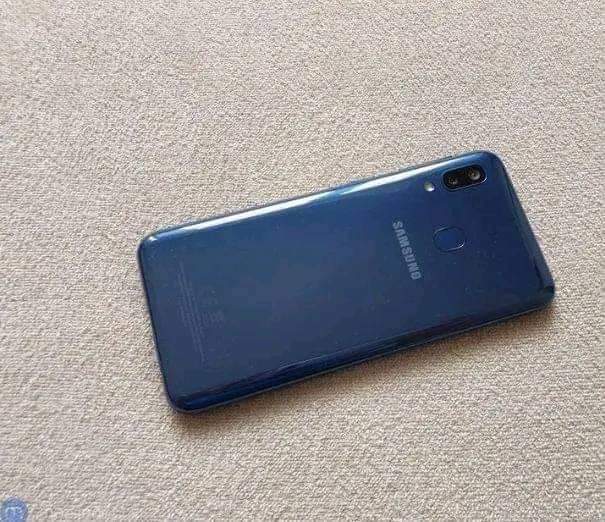 SAMSUNG A20
