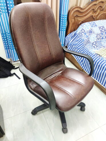 OTOBI Swivel Chair