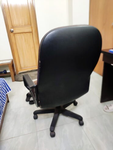 OTOBI Swivel Chair