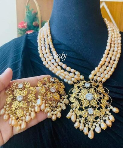 Gorgeous Necklace Set