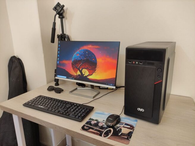 Used Desktop Computer with 22″ HP Monitor