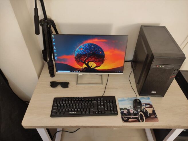 Used Desktop Computer with 22″ HP Monitor