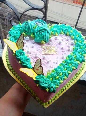 Vanilla Love Shape Cake