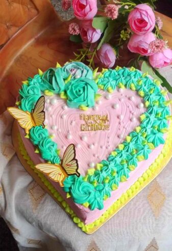 Vanilla Love Shape Cake