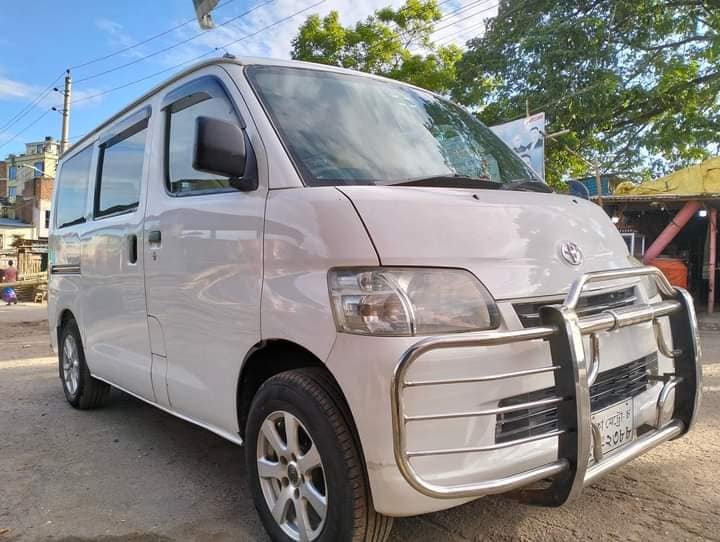 Car Rental in Dhaka With Driver