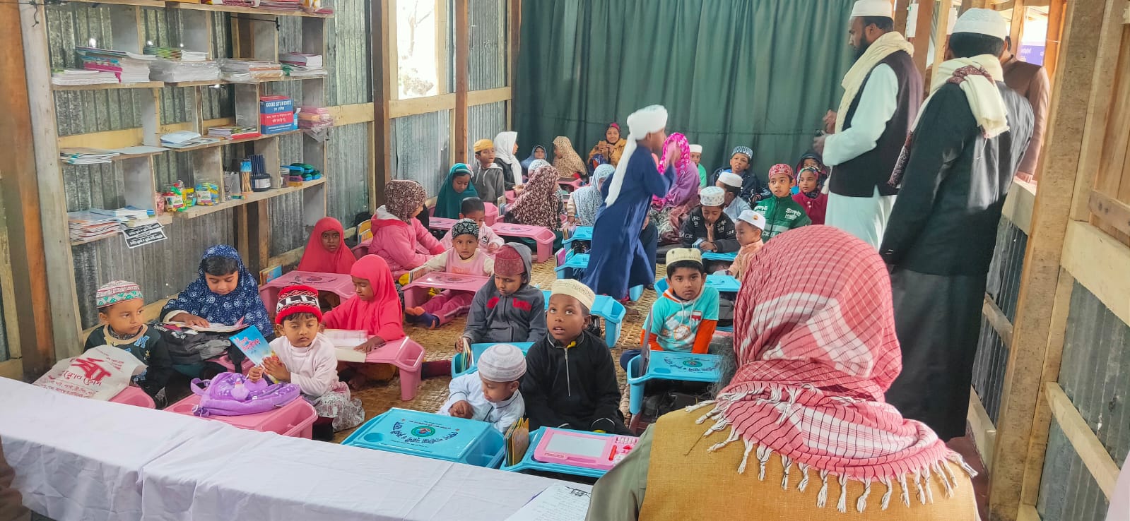 ডেস্ক, আকর্ষণীয় বাচ্চাদের পড়ার টেবিল