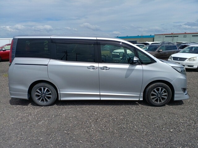 Toyota Esquire Gi Non-Hybrid 2018 Model