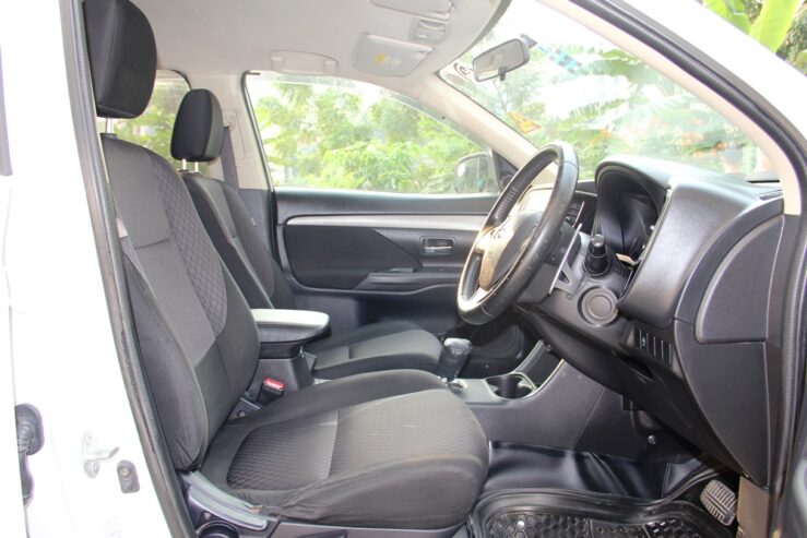 Mitsubishi Outlander 2012 New Shape 7 Seat Octane Drive