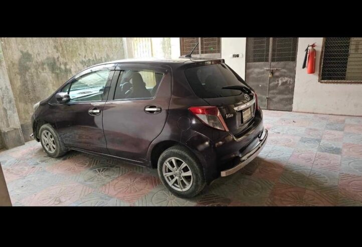 Toyota Vitz 2012 গাড়িটি বিক্রি হবে জরুরি ভিত্তিতে। 