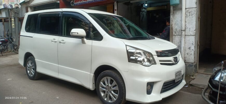 Toyota noah si 2012 for sale