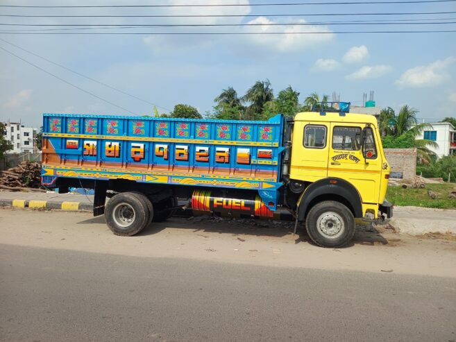 ট্রাক বিক্রি হবে ২০১৮ মডেল