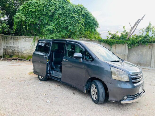 Toyota Noah S Smart 2009