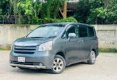 Toyota Noah S Smart 2009