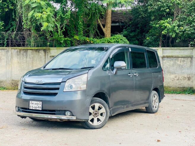 Toyota Noah S Smart 2009