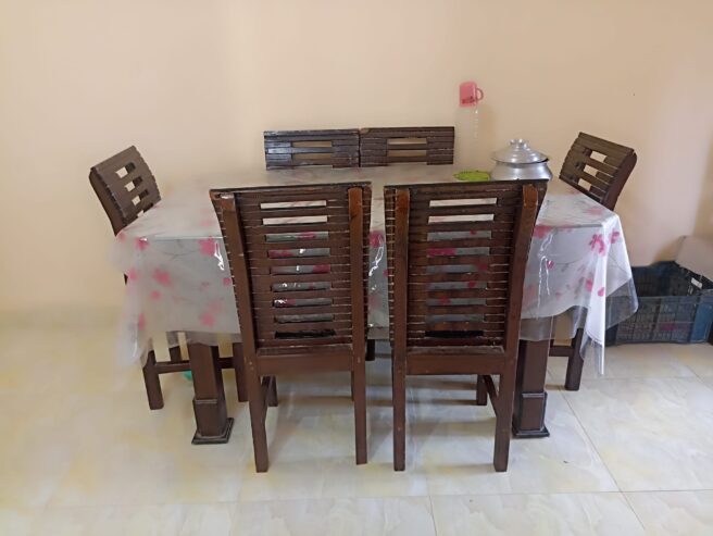 Dining table for sale