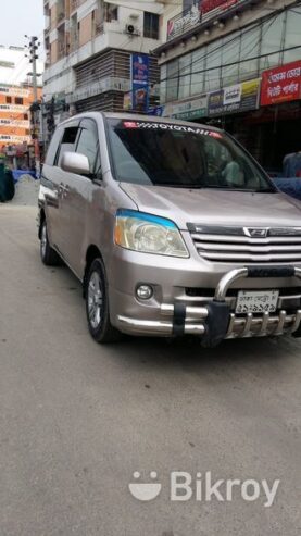 Toyota Noah X EDITION 2004