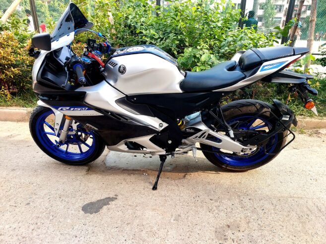 Yamaha R15M