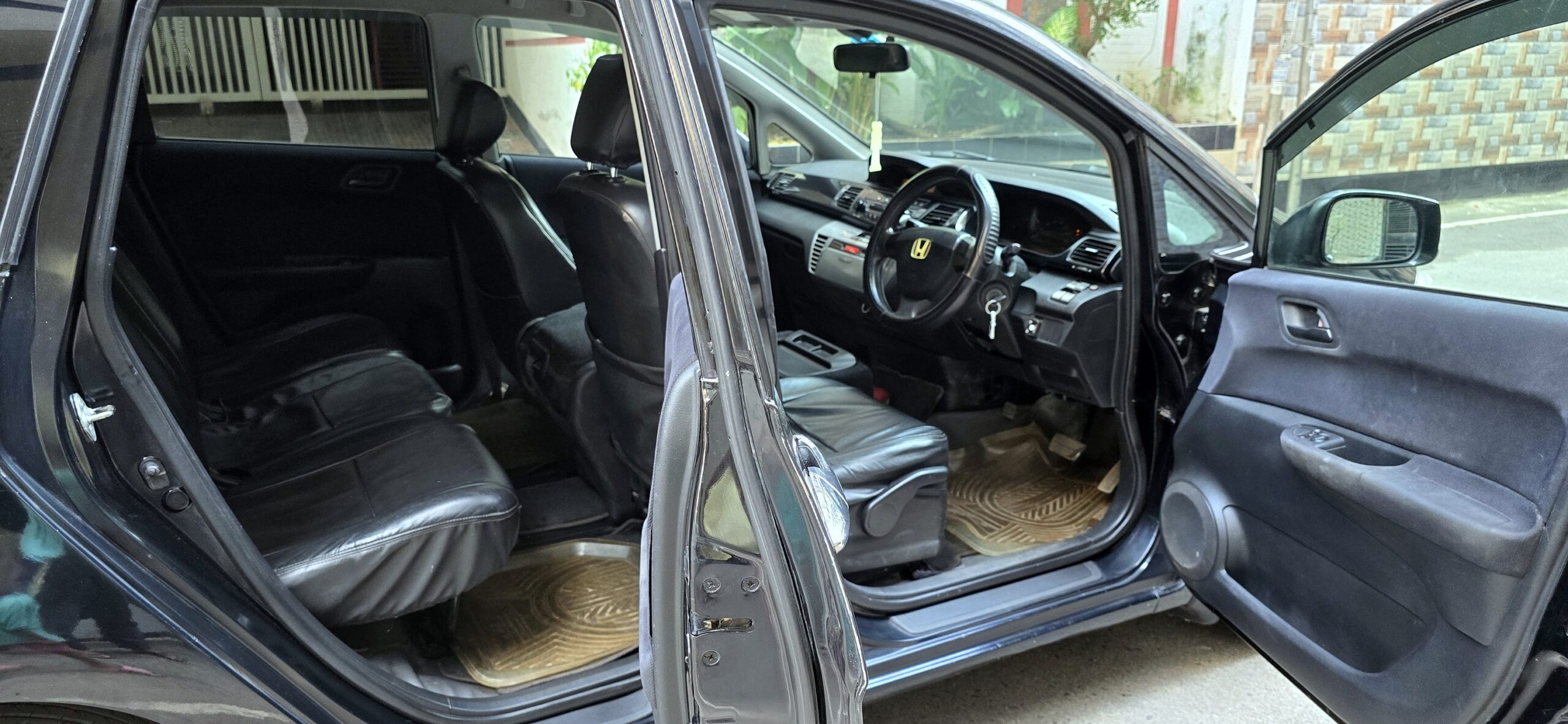 HONDA HARD JEEP FR-V 2004 For Sale