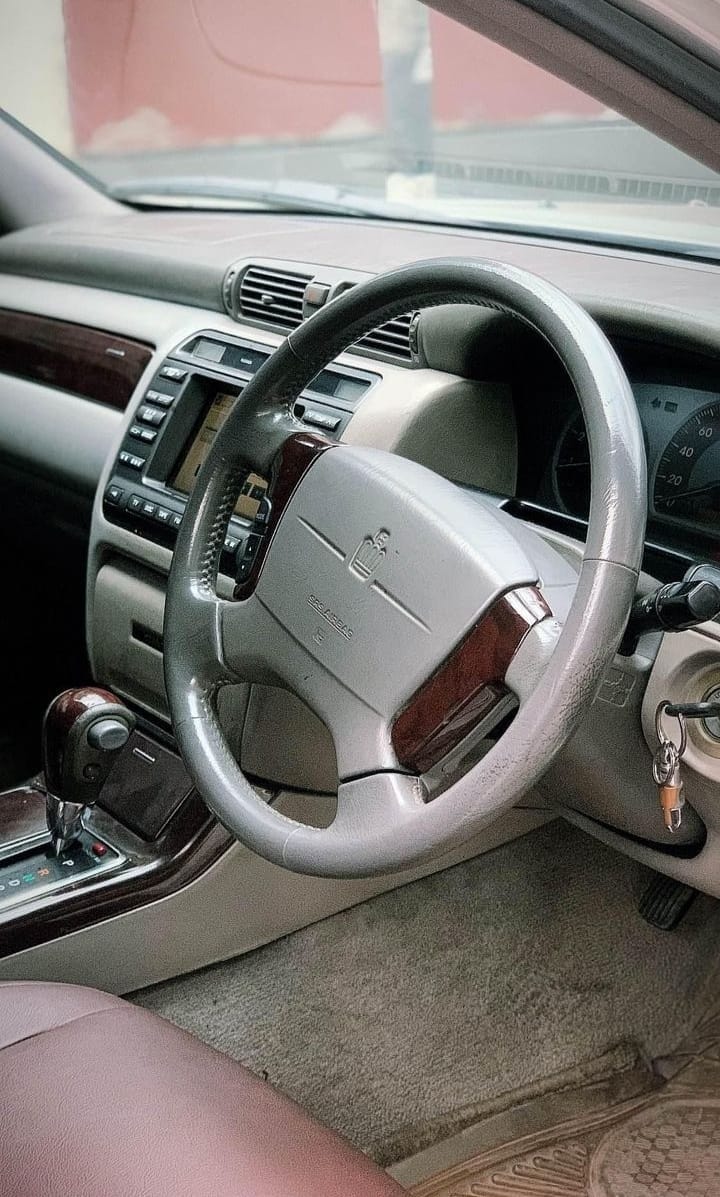 Toyota Crown 2002 Model For Sale in Dhaka