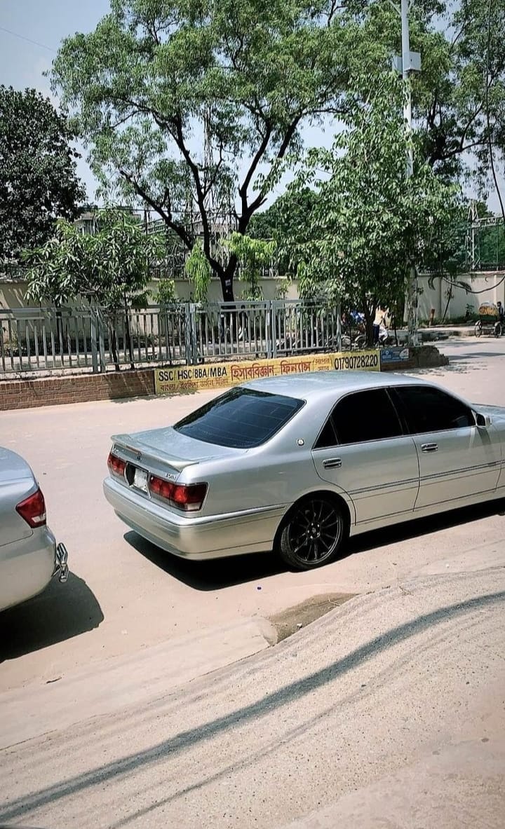 Toyota Crown 2002 Model For Sale in Dhaka