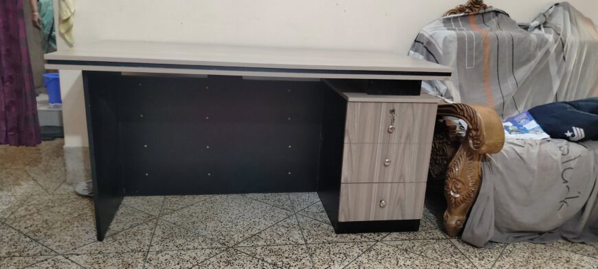 Office Table For Sale in Chittagong Hamzarbag