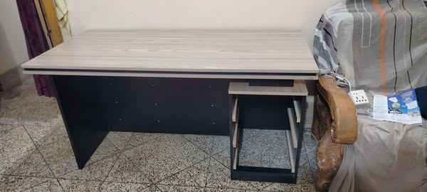 Office Table For Sale in Chittagong Hamzarbag