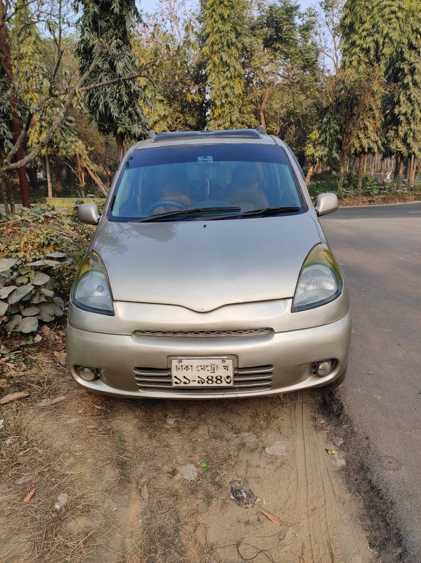 Toyota Funcargo 2000 Model For Sale in Chittagong