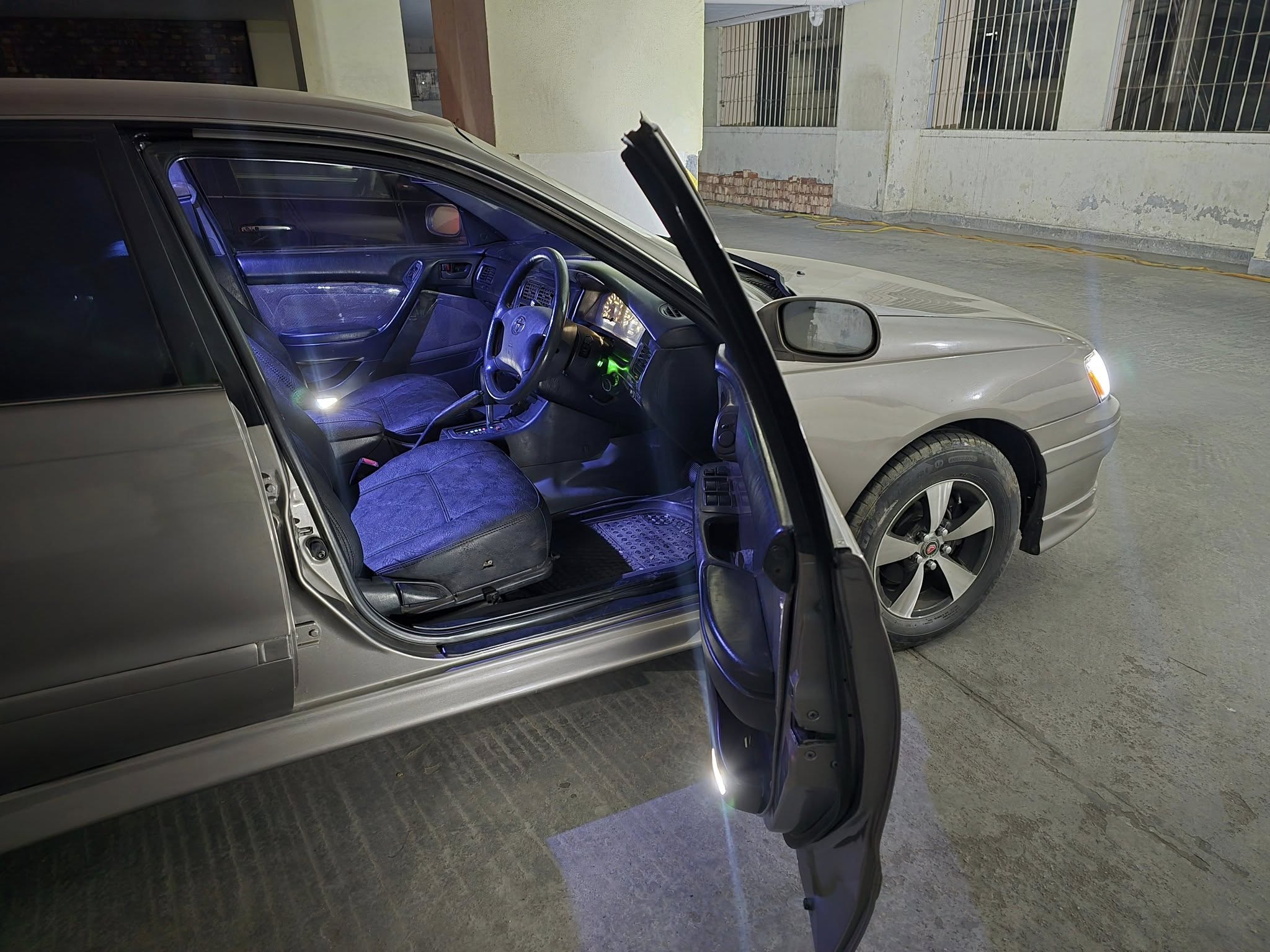 Toyota Corona 1994 Model For Sale in Dhaka