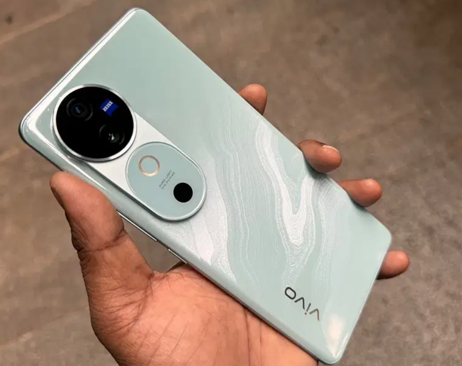 Vivo V40 5g like new