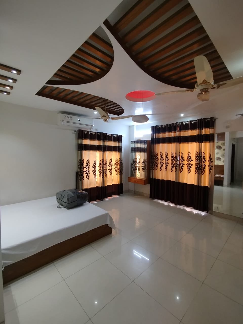 Luxurious 4 BHK Furnished Apartment for Rent in Bashundhara R/A