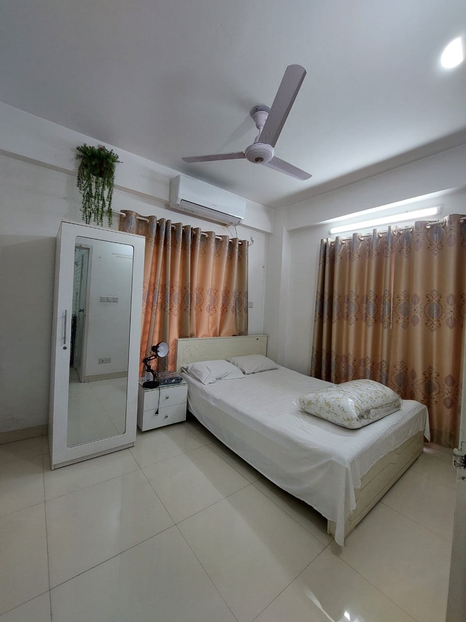 Rent 2 BHK Apartment in Bashundhara R/A