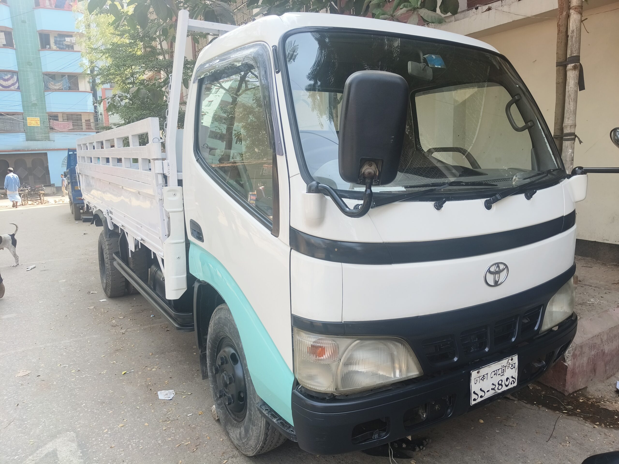 Toyota Dyna M Crop 2004