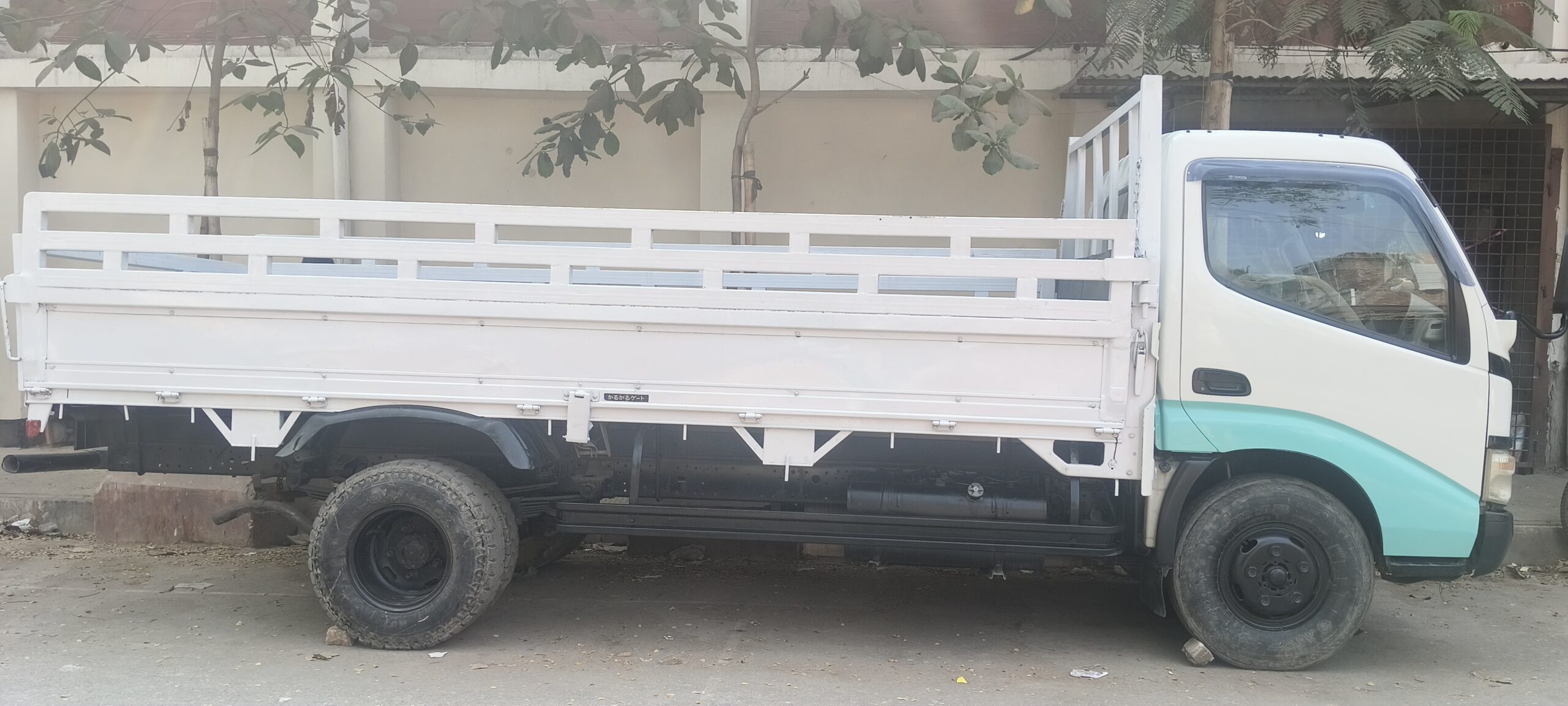 Toyota Dyna M Crop 2004