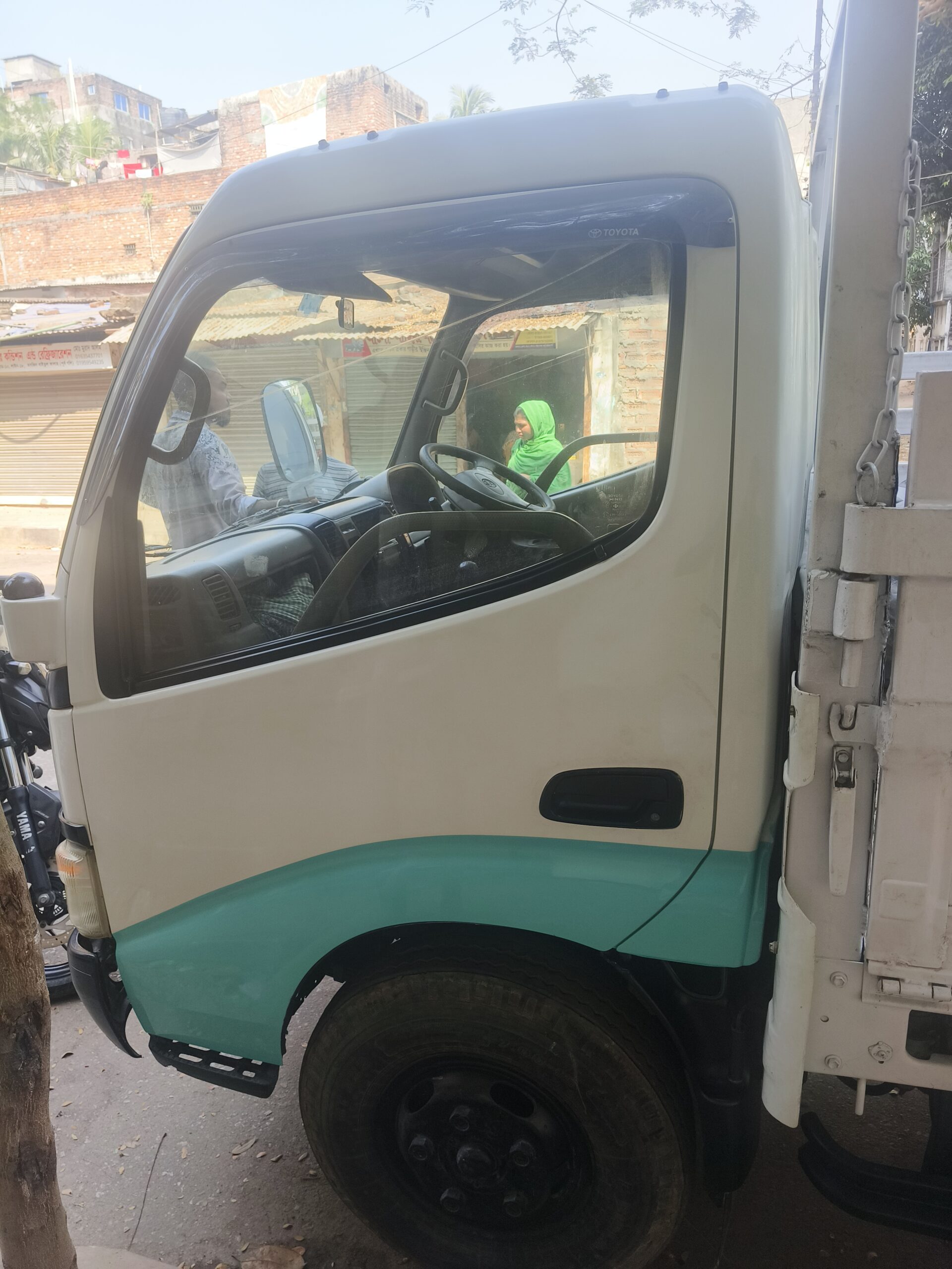 Toyota Dyna M Crop 2004