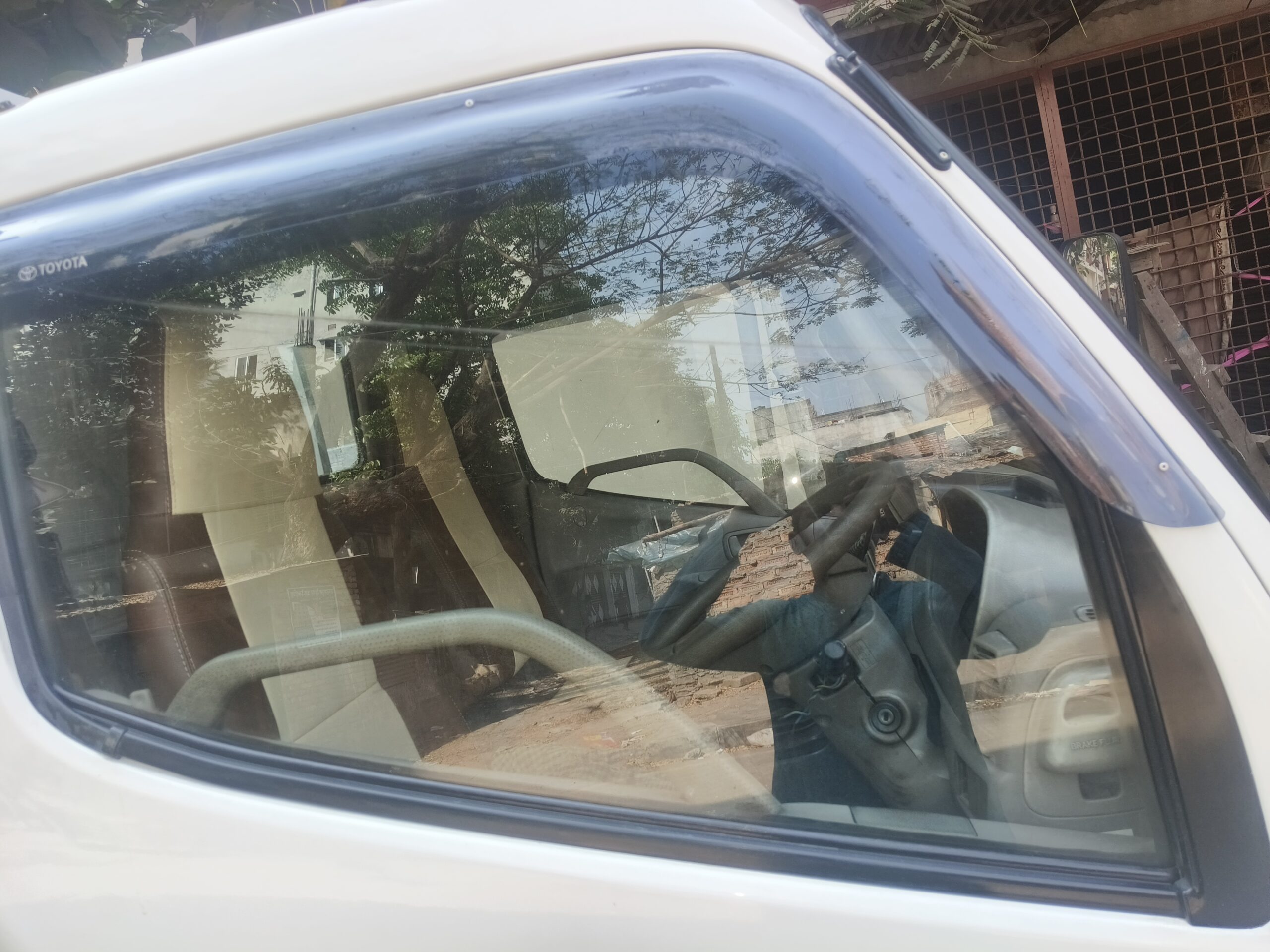 Toyota Dyna M Crop 2004